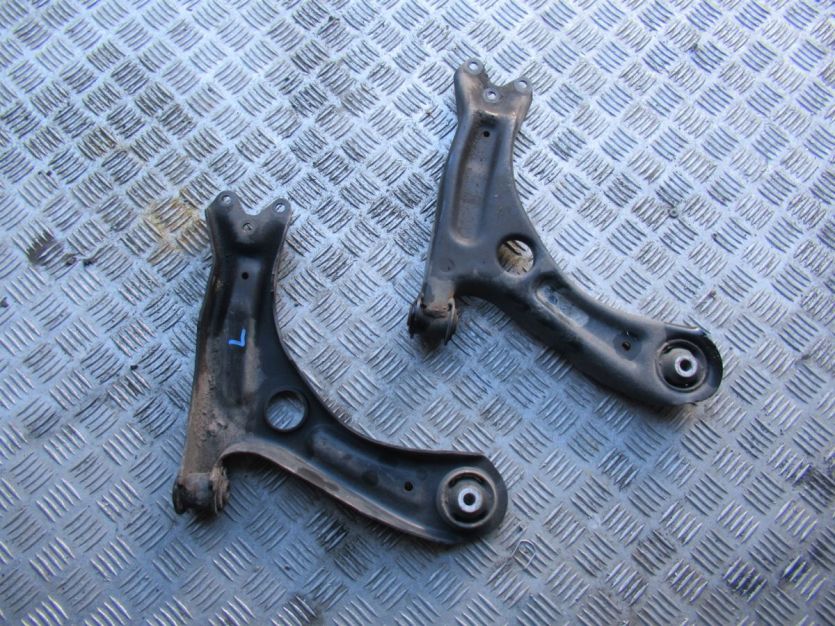 SEAT MII 1.0 WAHACZ PRAWY PRZÓD