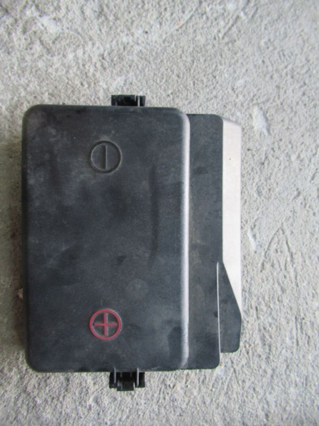 hyundai EQUUS GENESIS 2015 5.0 GDI SKRZYNKA BEZPIECZNIKÓW