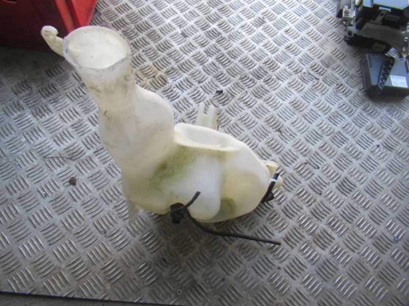 hyundai EQUUS GENESIS 2015 R. ZBIORNICZEK PŁYNU SPRYSKIWACZY