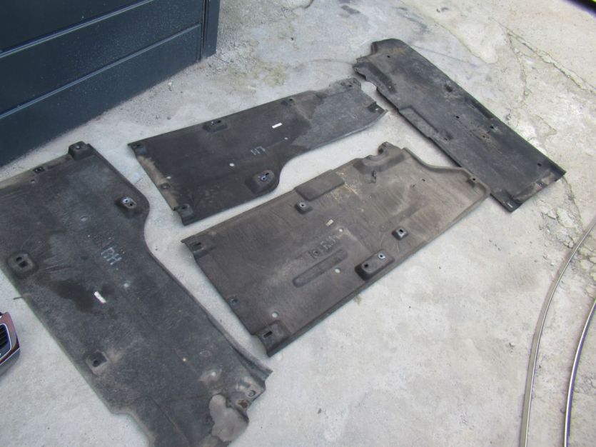 hyundai EQUUS GENESIS 2015 R. 5.0 GDI V8 OSŁONA PLYTA PODWOZIA