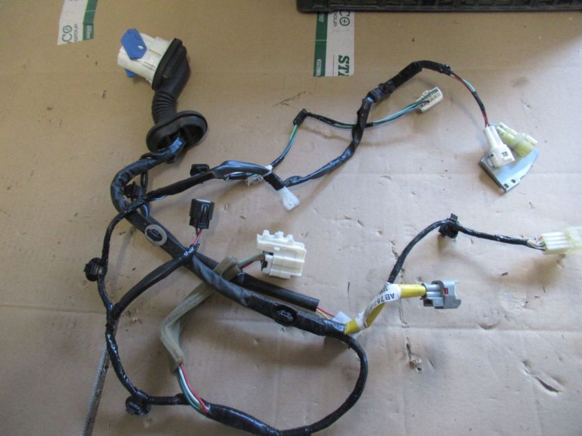 SUZUKI SX4 S-CROSS LIFT WIĄZKA DRZWI PRAWY PRZÓD 36756-61M20