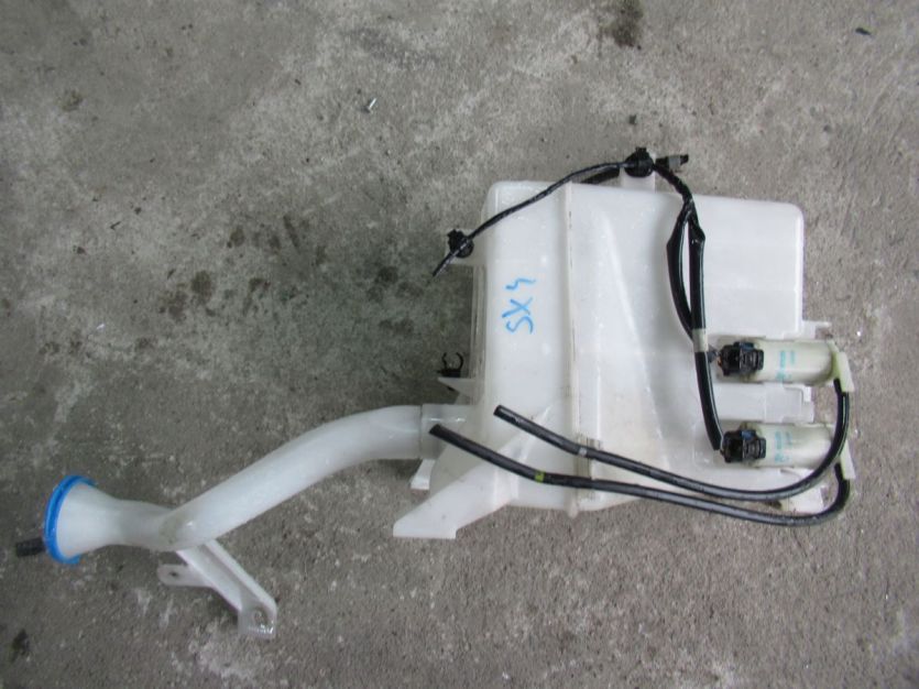 SUZUKI SX4 S-CROSS2013 R. ZBIORNICZEK SPRYSKIWACZY KSENON XENON