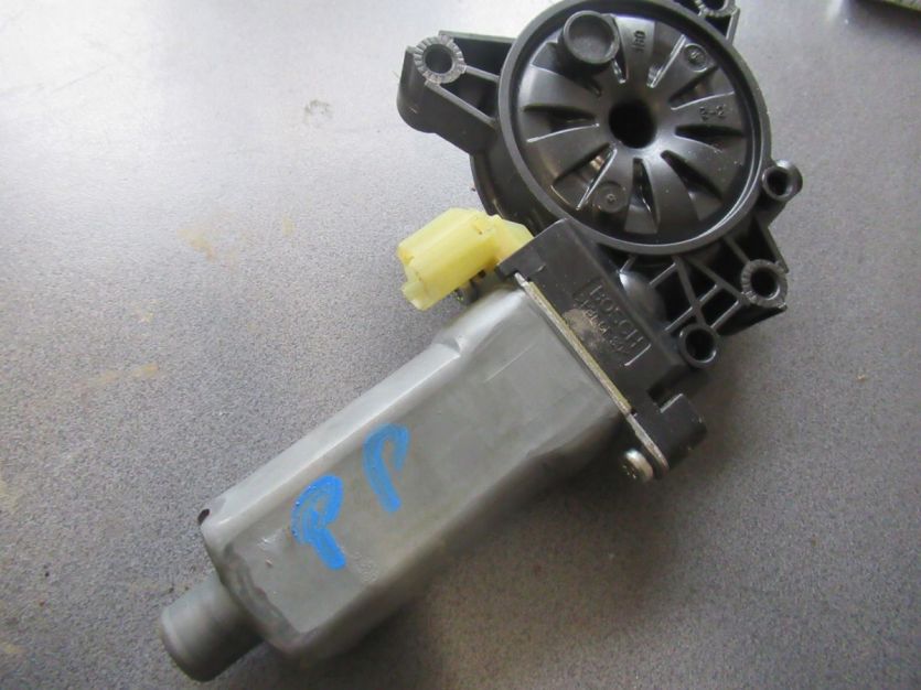 HYUNDAI SONATA HYBRID 2010-2015 2.4 SILNICZEK SZYBY PRAWY PRZÓD