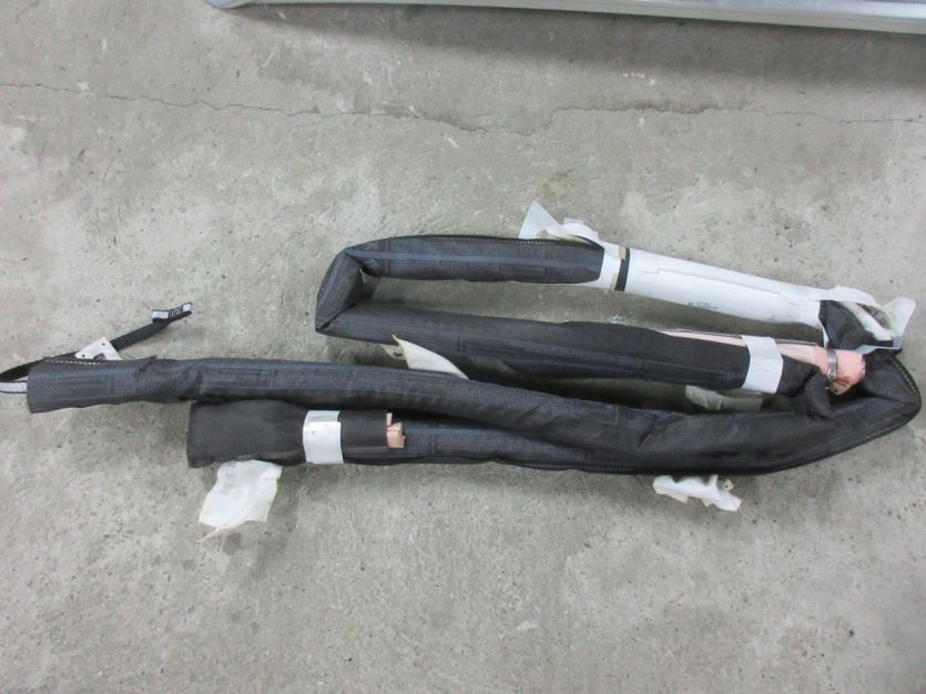 PEUGEOT 5008 II 2018 R. 1.6 THP KURTYNA PRAWA