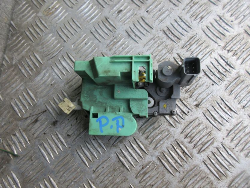 FIAT LINEA ZAMEK PRAWY PRZÓD