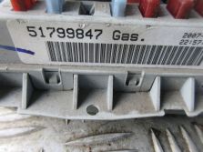 FIAT LINEA SKRZYNKA BEZPIECZNIKÓW 51799847