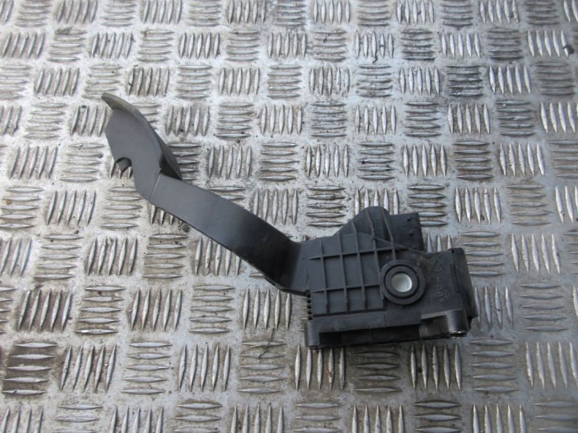 FIAT LINEA 1.4 8V PEDAŁ GAZU 55702020