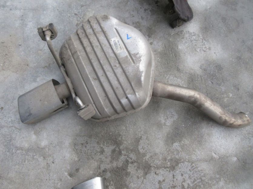 MERCEDES GLK X204 2.2 CDI TŁUMIK LEWY A2044907059