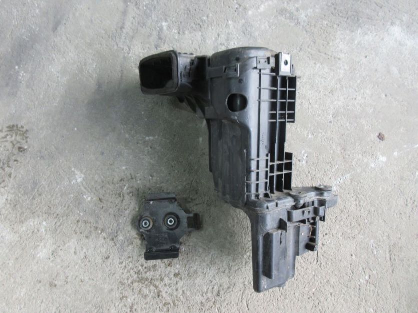 PEUGEOT 5008 II 2018 R. 1.6 THP REZONATOR FILTRA 9814006180