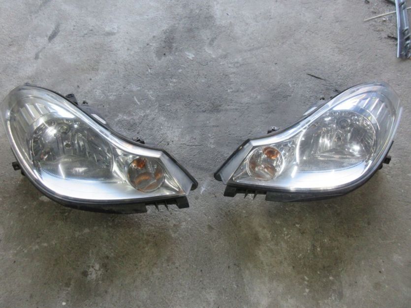 RENAULT THALIA II 2011 R. LAMPA PRAWA PRAWY PRZÓD 8200700030