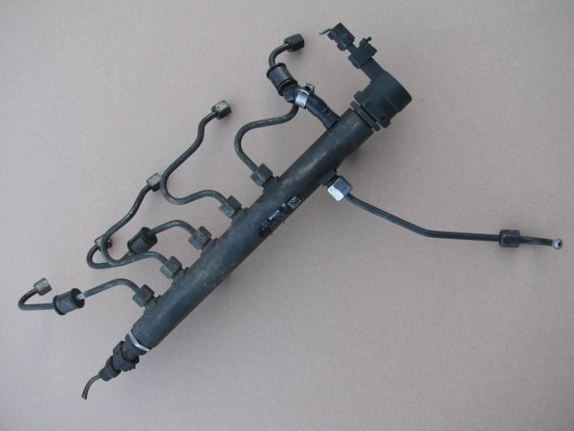LISTWA WTRYSKOWA FIAT CROMA ALFA 159 LANCIA THESIS 2.4 55187888 0445215019