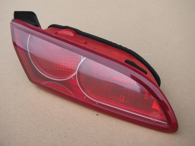 LAMPA LEWY TYŁ W KLAPĘ ALFA 159 SEDAN EUROPA BIELSKO