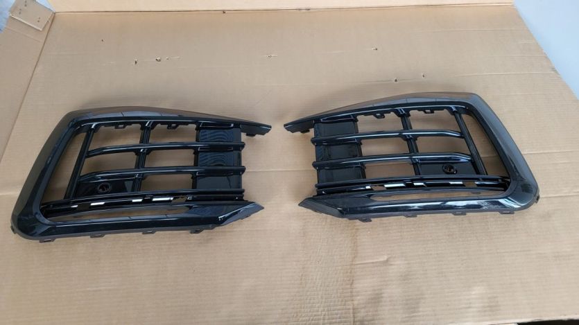 Kratka atrapa zderzaka PRZÓD PRAWA VW Volkswagen Touareg III 18- 760853666J