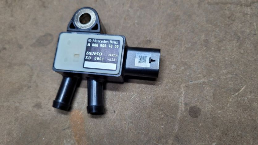 Czujnik ciśnienia spalin Mercedes W205 W213 C117 A0009057809 ORYG. NOWY !!!