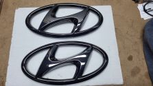 Znaczek Emblemat Logo PRZÓD Grill Hyundai Tucson IV Ciemny CHROM 86300N9010