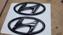 Znaczek Emblemat Logo PRZÓD Grill Hyundai Tucson IV Ciemny CHROM 86300N9010