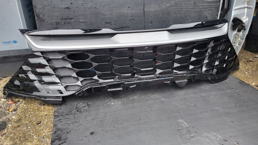Atrapa chłodnicy GRILL Kia Sportage V 5 21- Pod Kamerę 86350-R2030 OE NOWY!
