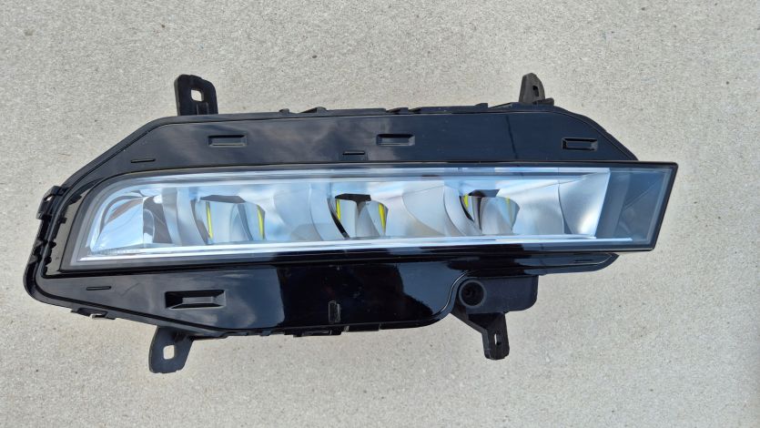 Halogen LED PRAWY PRZÓD Skoda Octavia III LIFT RS VRS OE 5E0941700H BDB Sta