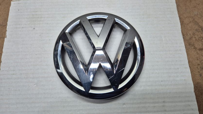 Emblemat Znaczek Logo w Grill VW Volkswagen Touran II Caddy Passat B7