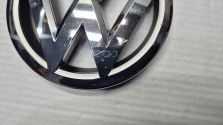 Emblemat Znaczek Logo w Grill VW Volkswagen Touran II Caddy Passat B7