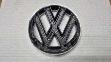 Emblemat Znaczek Logo w Grill VW Volkswagen Polo 6R V 2009- OE 6R0853600A